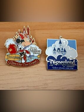 Disney Parks Disneyland Pin Trading Minnie & Castle Set of 2 Pins